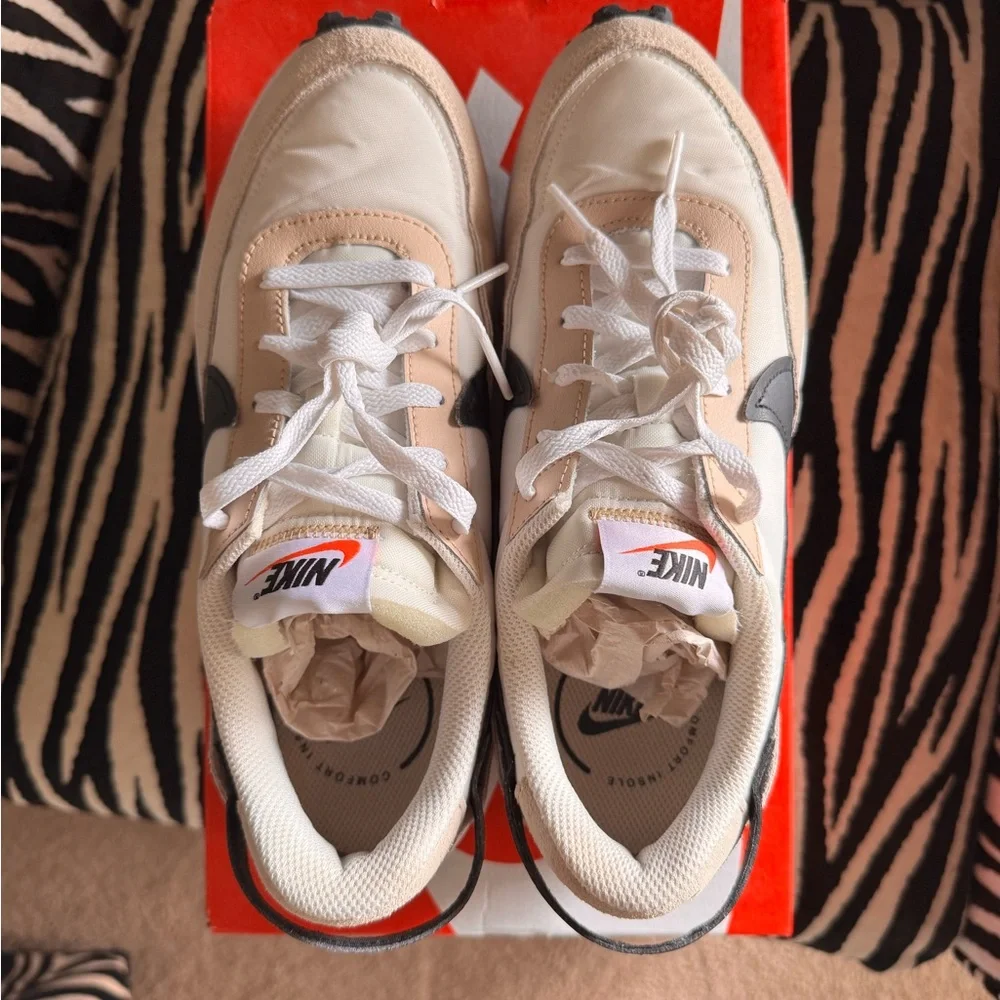 NWT NIKE WAFFLE DEBUT - Picture 2 of 6